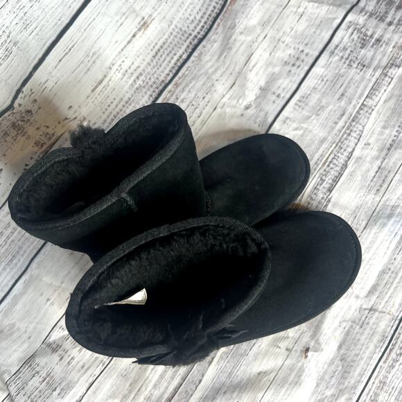 UGG Koolaburra Victoria Girls' Short Winter Boots Black Bow Kids 5 - Picture 3 of 5